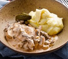 Бефстроганов с пюре