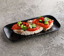 Брускетта с печеными томатами