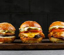 Три бургера