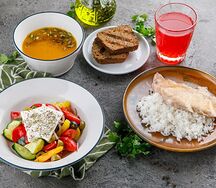 Обед Салат и суп с горячим