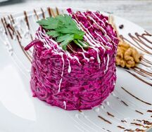 Салат свекла с чесноком