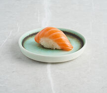 Суши лосось