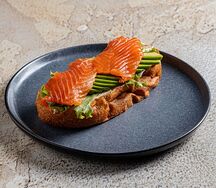 Авокадо-тост с лососем