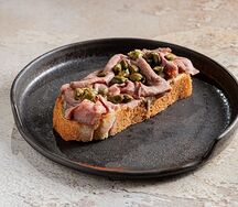 Брускетта Вителло Тонато