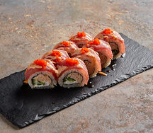 Ролл с крабом и тунцом в соусе понзу