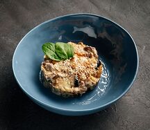 Салат с говядиной и балажанами в устричном соусе