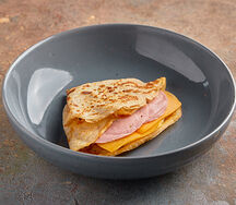 Блинчик с ветчиной и сыром