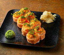 Ролл запеченный с лососем и креветкой