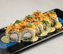 Ролл с креветкой в соусе халапеньо