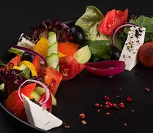 Салат Греческий с фетой и маслинами