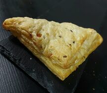 Треугольник Фитнес с брынзой и зеленью
