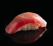 Нигири опаленный тунец