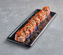 Запеченный ролл с тунцом, лакедрой и унаги