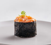 Гункан Лосось острый