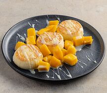 Сырники с манго и сгущенкой