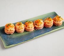 Ролл запеченный с лососем и креветкой