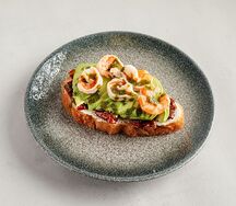 Брускетта с вялеными томатами черри, сливочным сыром и креветками