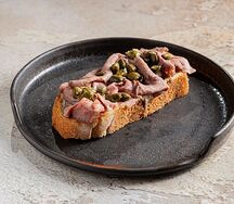 Брускетта Вителло Тонато