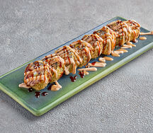 Темпура ролл с лакедрой и соусом майо