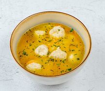 Куриный суп с фрикадельками и лапшой