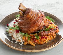 Свиная рулька, томленая в пшеничном пиве со специями