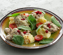 Телятина в соусе из белых грибов и вешенок с картофельным пюре