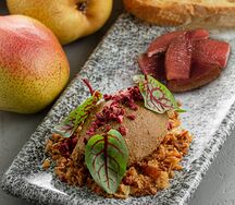 Куриный паштет с томленой грушей и подпеченной чиабаттой