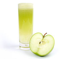 Свежевыжатый яблочный сок