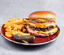 Бургер с котлетой из мраморной говядины