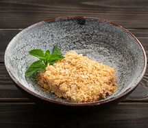 Наполеон с малиной и мятой