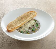 Крем-суп из подосиновиков с вешенками и пармезаном