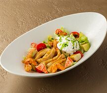 Морской салат с авокадо и рикоттой