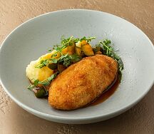 Котлета из цыплёнка с начинкой из сыра моцарелла и песто