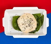 Паровая булочка со рваной курицей