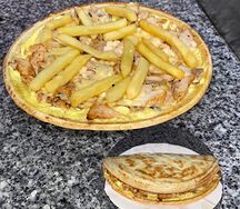 Закрытая пицца с курицей и фри