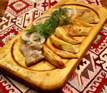 Сельдь с отварным картофелем