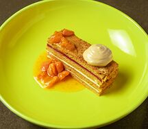 Медовик с абрикосовым вареньем