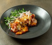 Картофельные драники со скрэмблом