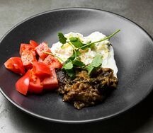 Страчателла с томатами и баклажаном