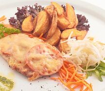 Свиная вырезка запеченная с томатами