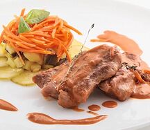 Медальоны под соусом Темпранильо