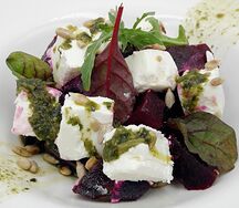 Салат с печеной свеклой