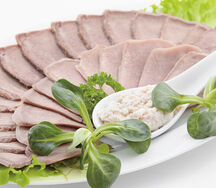 Язык отварной с хреном