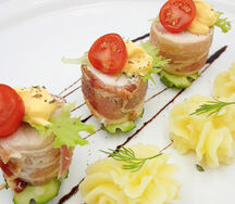 Курица в беконе с картофелем дюшес