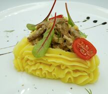 Бефстроганов с картофельным пюре