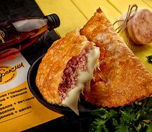 Чебурек с ветчиной и сыром