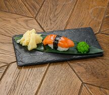 Суши лосось