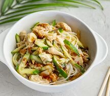 Салат фунчоза с курицей