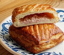 Панье с сыром и ветчиной 