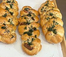 Хлеб с сыром и зеленью